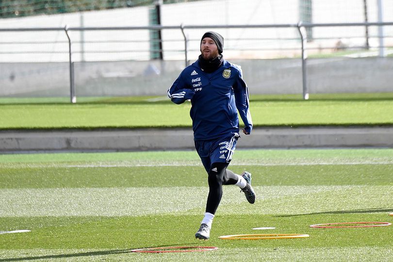 Video: Dikabarkan Cedera, Messi Malah Latihan di Markas Real Madrid