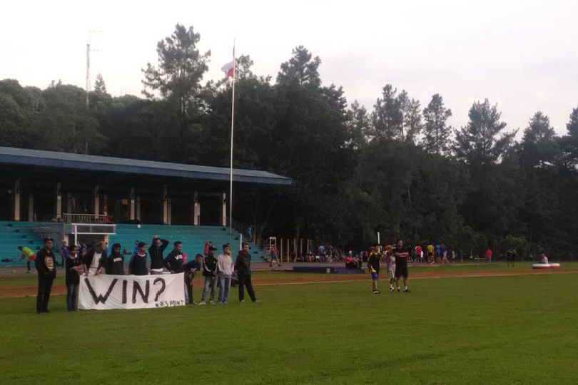 Tak Ingin Terdegradasi, Aremania Dukung Arema FC di Sesi Latihan