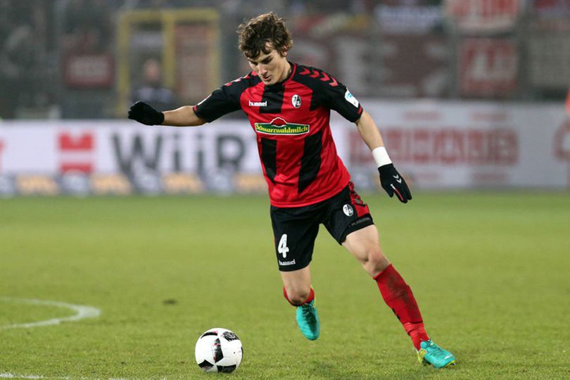 Freiburg Bantah Soyuncu Akan ke Arsenal