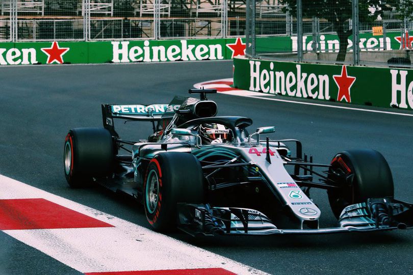 Hamilton Merasa Kikuk Bisa Rebut Kemenangan F1 GP Azerbaijan