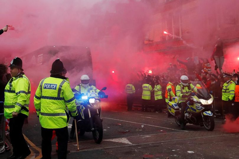 Klopp Larang Fans Liverpool Lempari Bus Roma