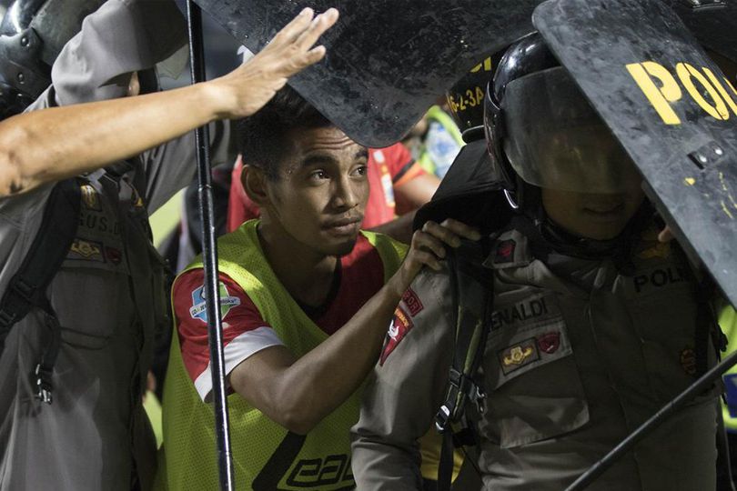 Cara Menghentikan Konflik antar Suporter Sepakbola di Indonesia Cara Menghentikan Konflik antar Suporter Sepakbola di Indonesia