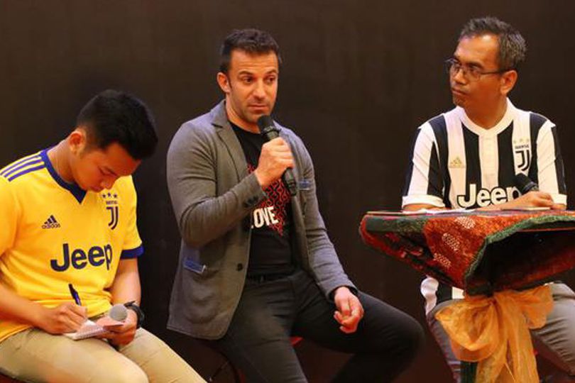 Kunjungi Medan, Del Piero Bantu Korban Letusan Gunung Sinabung