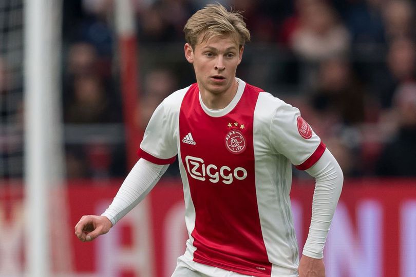 Terus Dikaitkan Dengan Barca, De Jong Jengkel