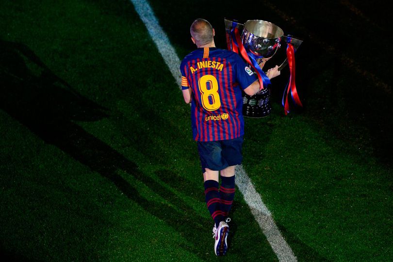 Iniesta Tinggalkan Barca Karena Kesakitan