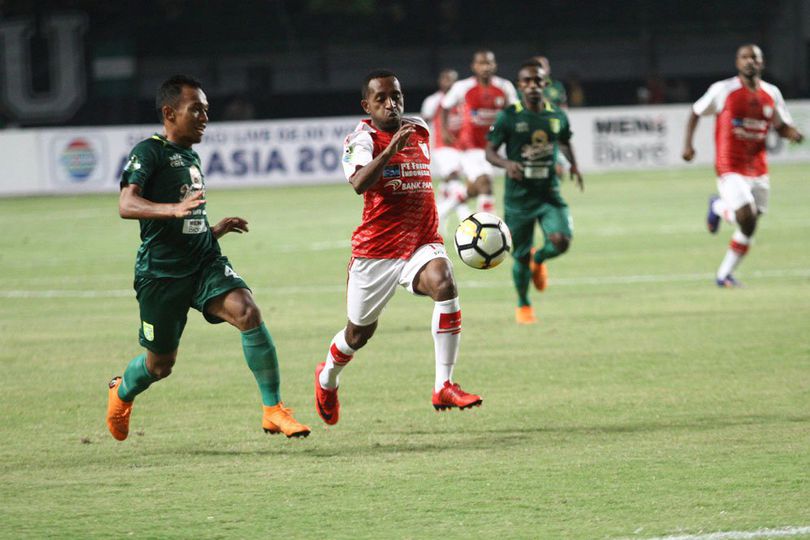 Persebaya dan Persipura Berbagi Satu Poin