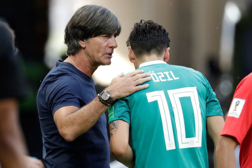 Joachim Loew: Mesut Ozil Berlebihan Tentang Rasismne