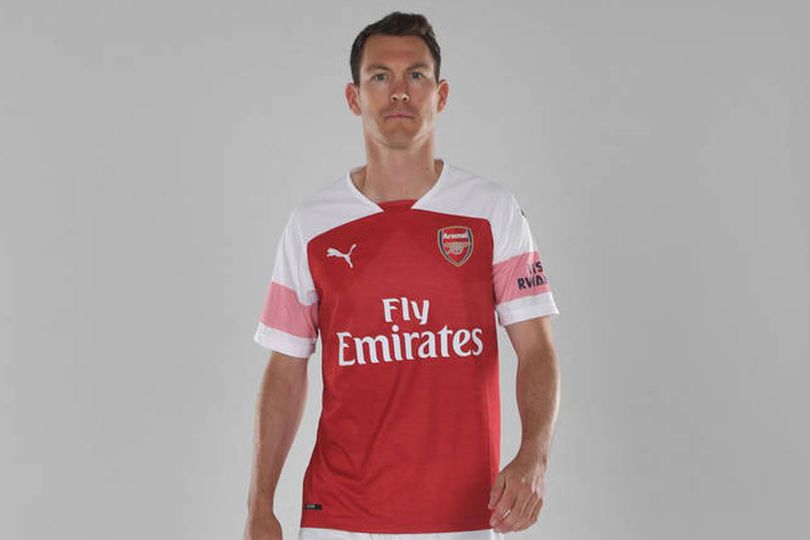 Jadi Pilhan Kedua di Arsenal, Lichtsteiner Tetap Tenang