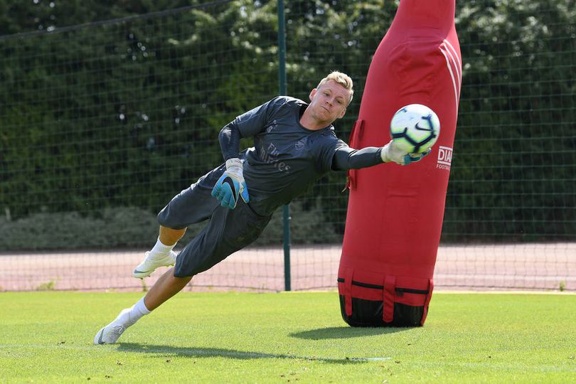 Bernd Leno Dinilai Belum Layak Gusur Petr Cech