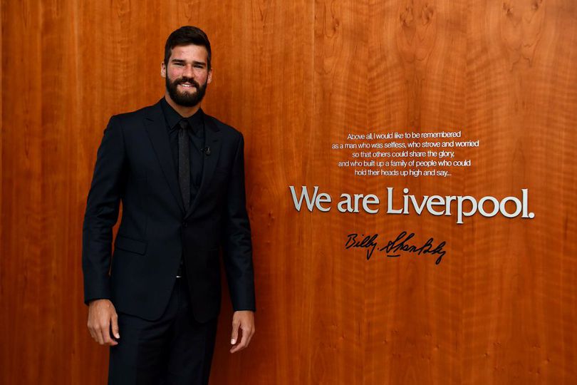 Alisson Dinilai Tak Bisa Menyelesaikan Masalah Liverpool di Pertahanan