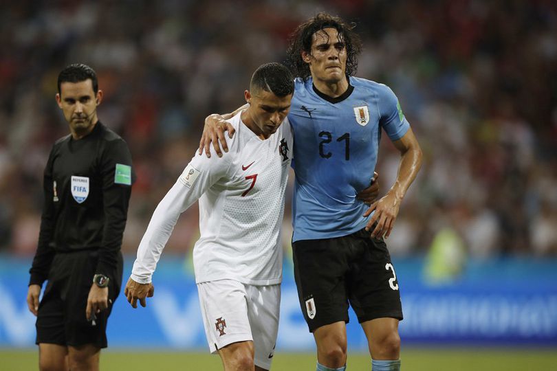 Cedera Cavani, Uruguay Buntung, Prancis Beruntung