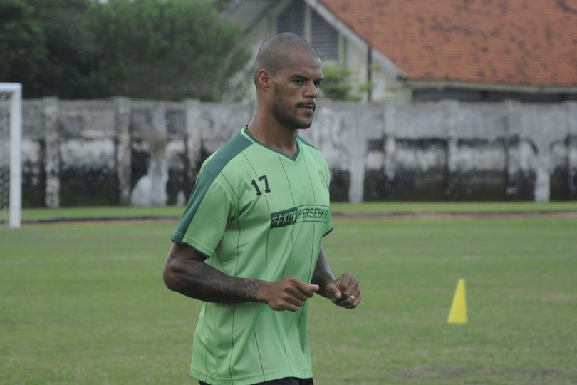 Bomber Persebaya Absen Latihan Karena Sakit