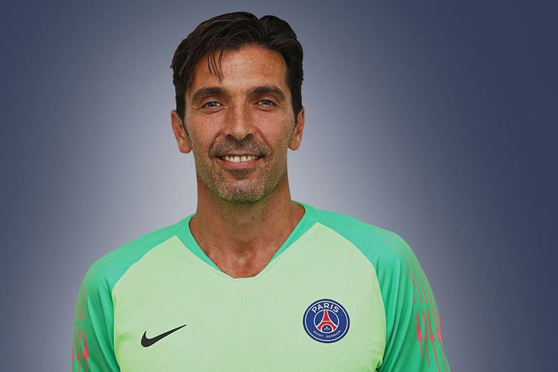 Gianluigi Buffon Resmi Gabung PSG