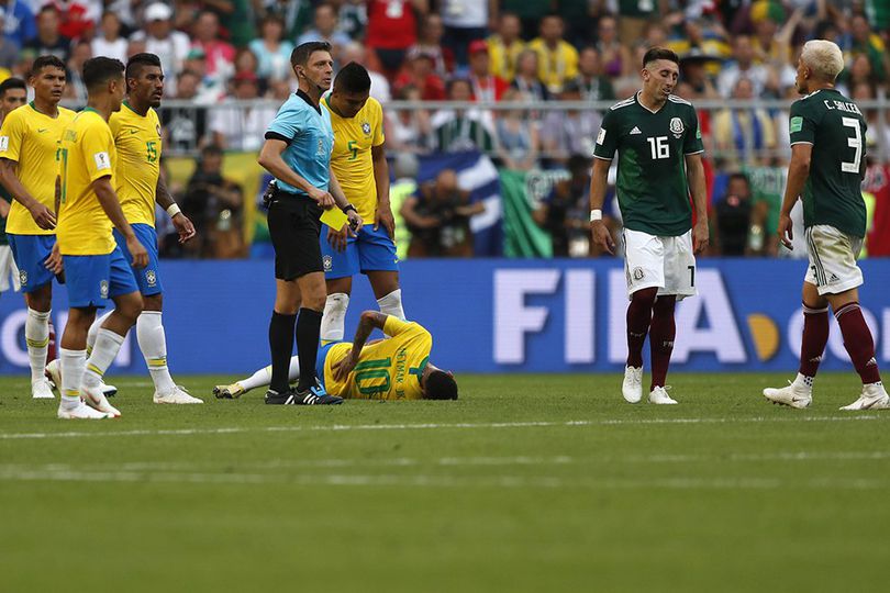 Brasil vs Meksiko, Neymar Banyak Akting, Sedikit Aksi