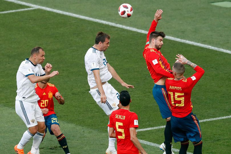 Gara-gara Panik, Pique Melakukan Handsball