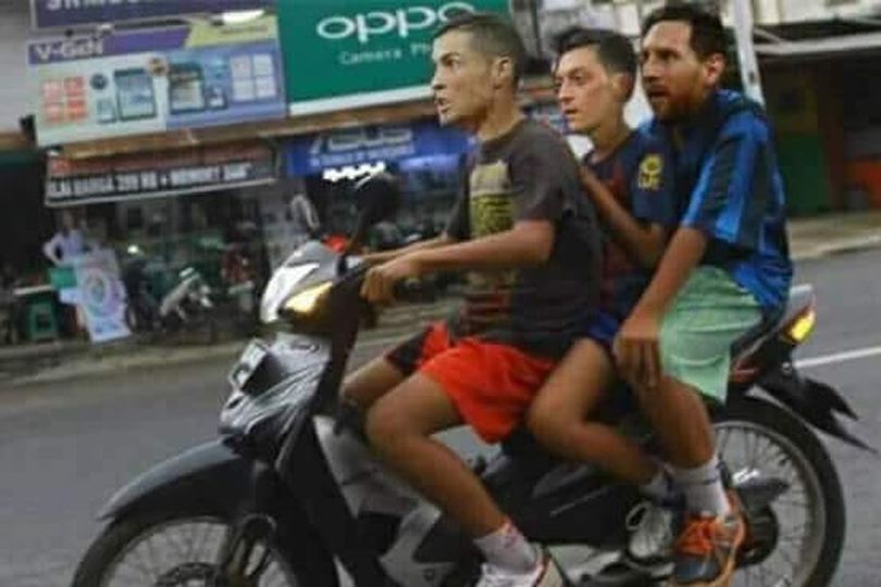 10 Meme Lucu Cristiano Ronaldo dan Lionel Messi, Sohib?