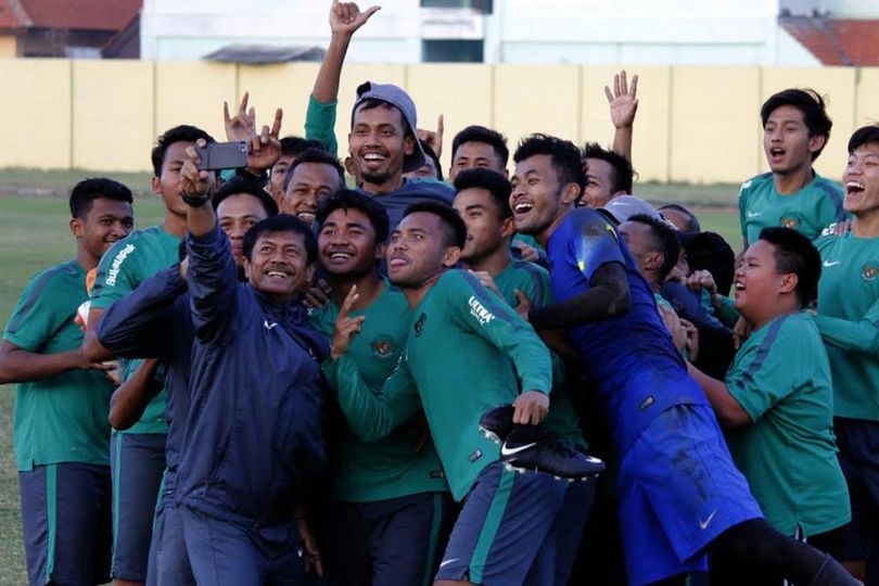 Tak Mau Kalah dengan Fans, Indra Sjafri Ajak Pemain Timnas U-19 Swafoto