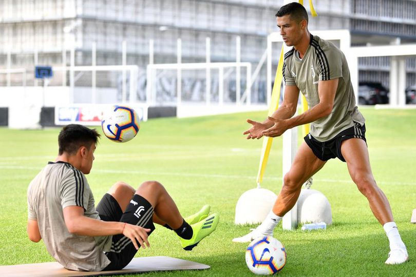 Sesi Latihan Juventus, Ronaldo Jadi 'asisten' Dybala