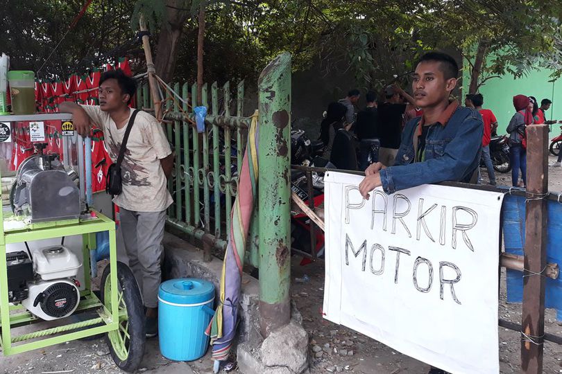 Timnas Indonesia U-23 Main di Patriot, Parkir Liar Ketiban Rezeki