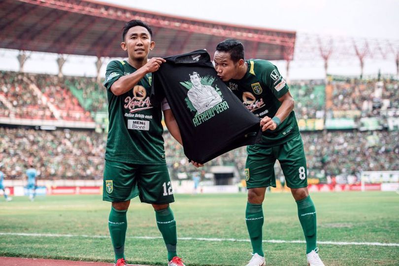 Gelandang Persib Antusias Bereuni dengan Gelandang Persebaya