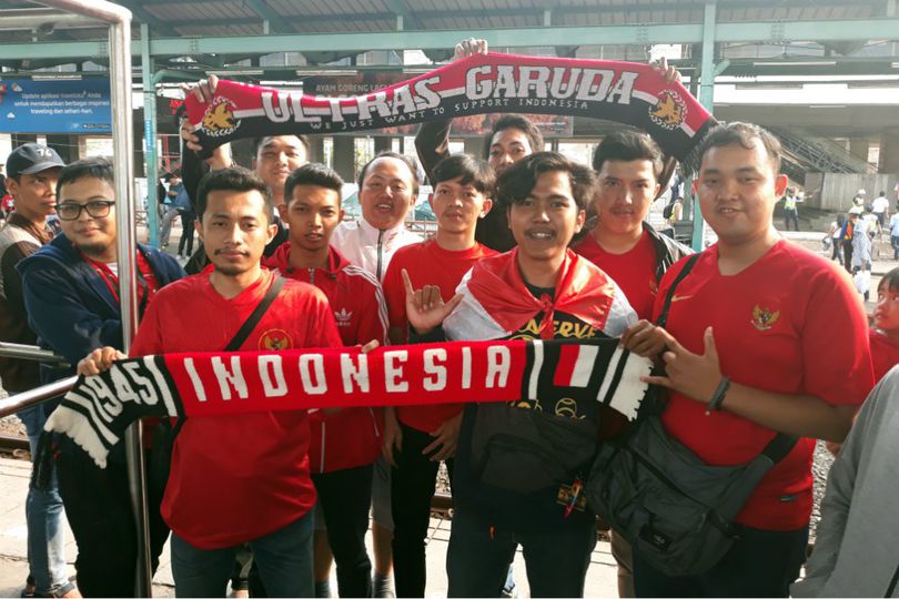 Commuter Line Jadi Favorit, Suporter Timnas U-23 Mulai Penuhi Stasiun Manggarai