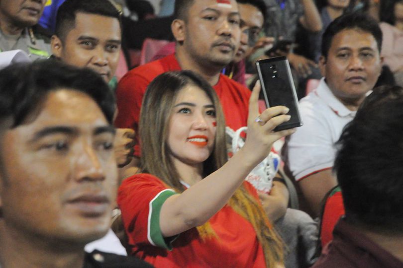 Via Vallen Ikut Tegang Nonton Laga Timnas Indonesia U-16