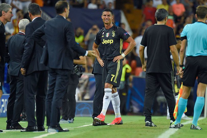 Alex Sandro: Ronaldo Sudah Move On dari Kartu Merah