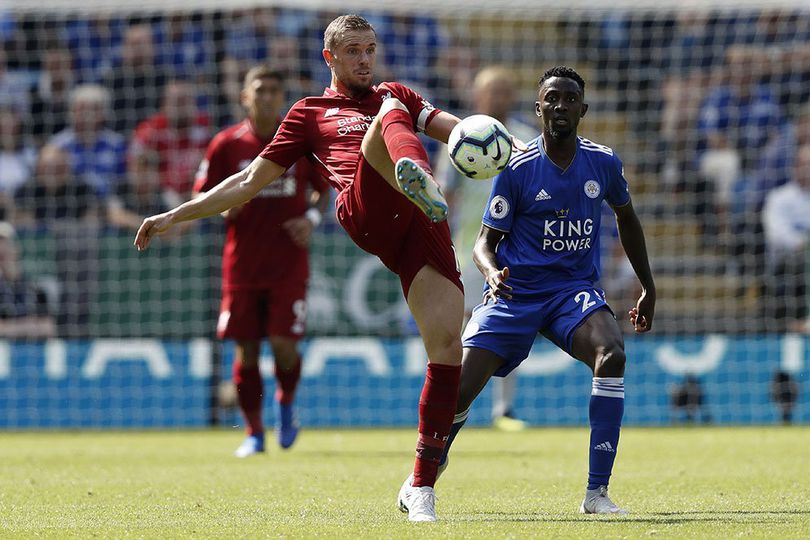 Banyak Saingan di Lini Tengah Liverpool, Henderson Justru Tertantang