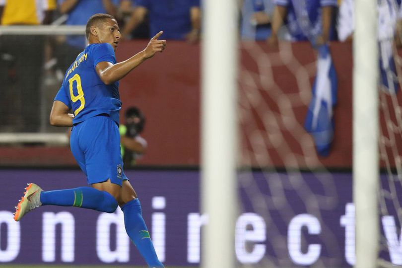 Neymar Siap Jadi Guru yang Baik untuk Richarlison