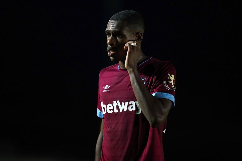 Diincar Chelsea dan MU, Begini Tanggapan Issa Diop