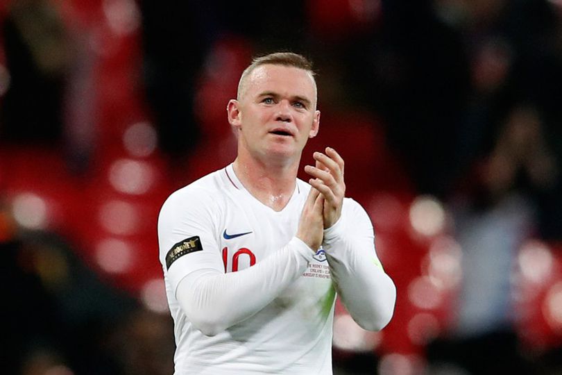 Wayne Rooney Cetak Gol dari Tengah Lapangan ke Gawang Klub Nani