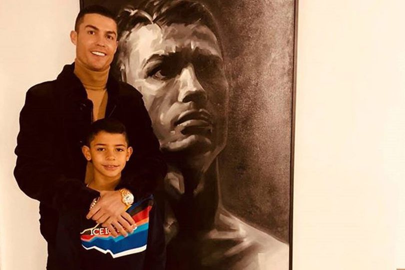 Lukisan Foto Diri, Kado Natal Untuk Ronaldo Dari Bernardeschi