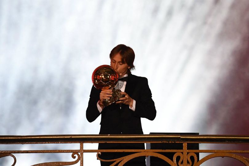 Akhiri Dominasi Ronaldo dan Messi, Luka Modric Resmi Raih Trofi Ballon d'Or 2018