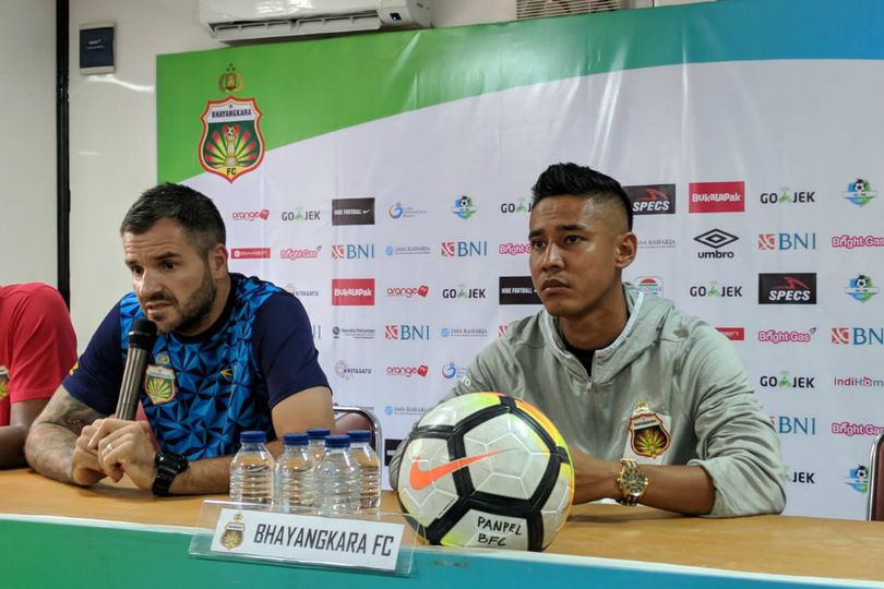 Simon McMenemy Tidak Berminat Bantu PSM atau Persija Jadi Juara Liga 1