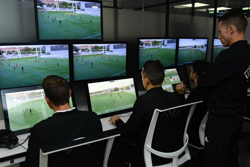 Eks Wasit EPL: VAR Tak Akan Sempurna di Inggris