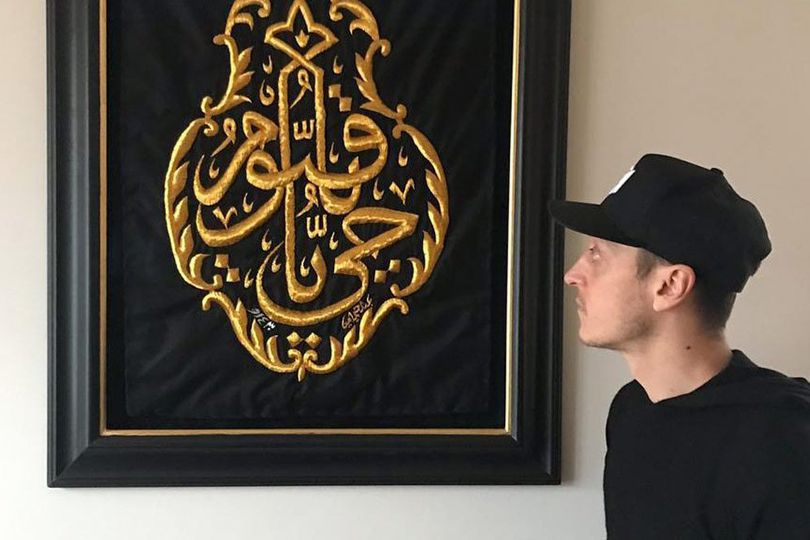 Sultan! Gandeng Dua Bidadari Cantik, Mesut Ozil Siap Beli Klub Meksiko