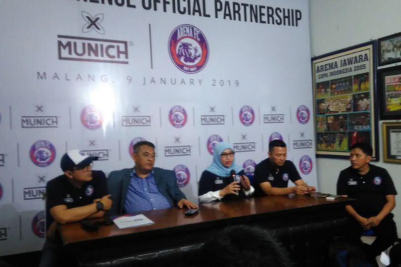 Arema FC Resmi Perkenalkan Munich X Sebagai Apparel Musim 2019 Arema FC Resmi Perkenalkan Munich X Sebagai Apparel Musim 2019
