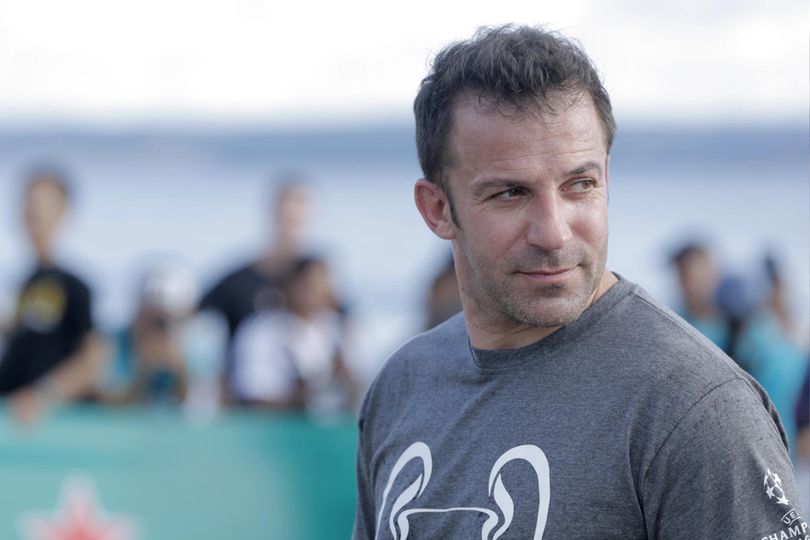 Alessandro Del Piero Nikmati Bermain Bola di Pantai Bali