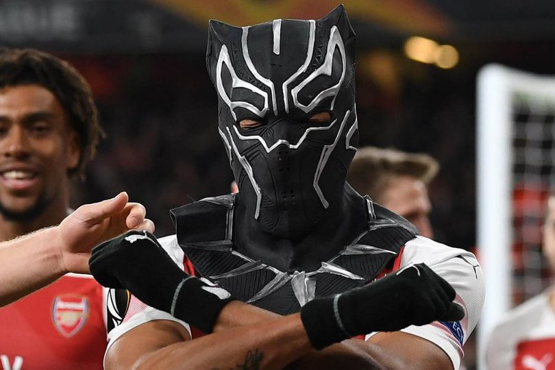 Wakanda Forever! Aubamayeng Rayakan Gol Bertopeng Black Panther