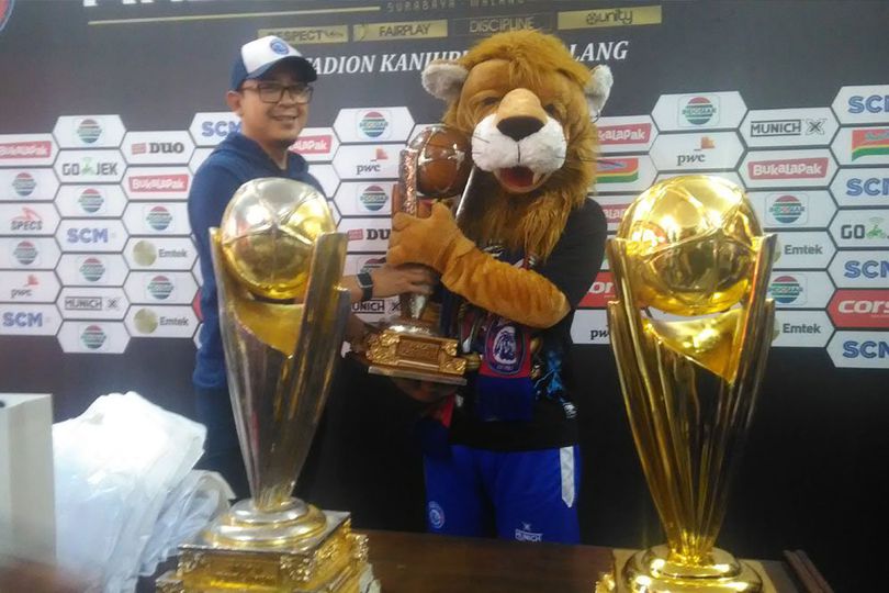 Tunaikan Nazar, Maskot Singa Arema FC Berjalan Kaki 28 Kilometer