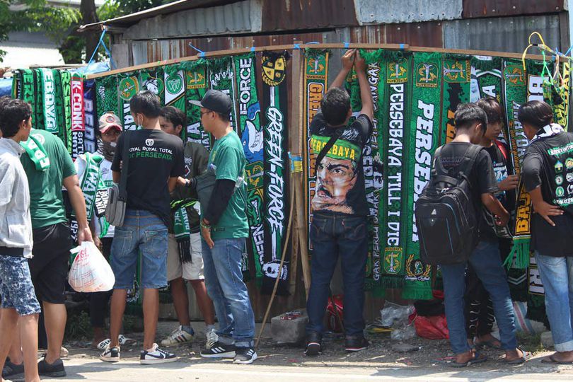 Persebaya vs Arema: Pedagang Syal Panen Berkah Gelaran Piala Presiden 2019