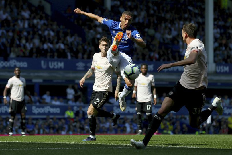 Dipermak Everton, Gary Neville Pertanyakan Komitmen Pemain MU