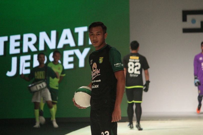 Penggawa Persebaya Grogi Jadi Model Catwalk Dadakan