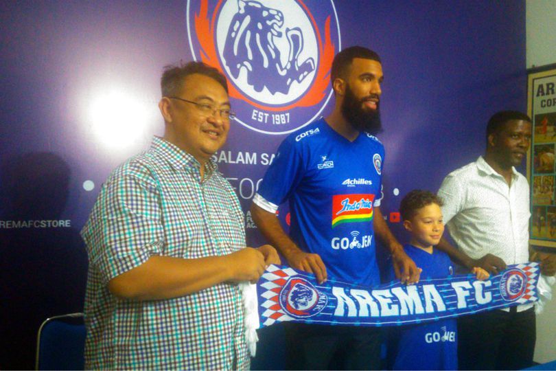 Manajemen Arema Beber Alasan Mengontrak Comvalius dengan Durasi Dua Tahun