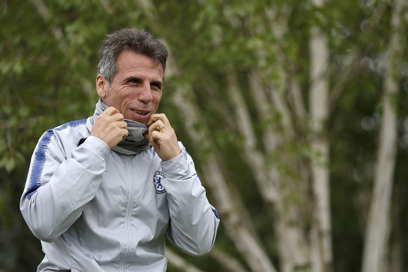 Gianfranco Zola Berpeluang Susul Maurizio Sarri ke Juventus