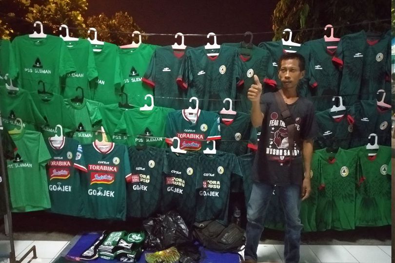 PSS Main di Shopee Liga 1 2019, Pedagang Merchandise Berharap Omzet Meningkat