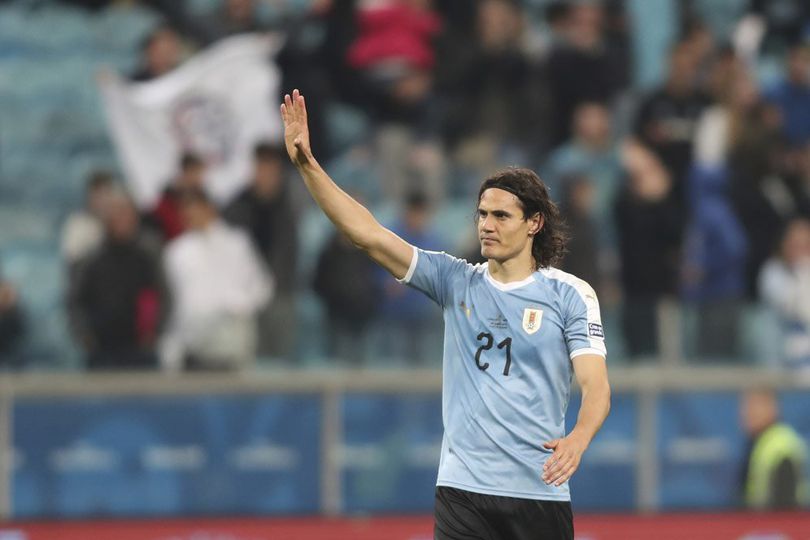 Edinson Cavani Sejajar Diego Forlan, Fernando Muslera Patahkan Rekor Lama