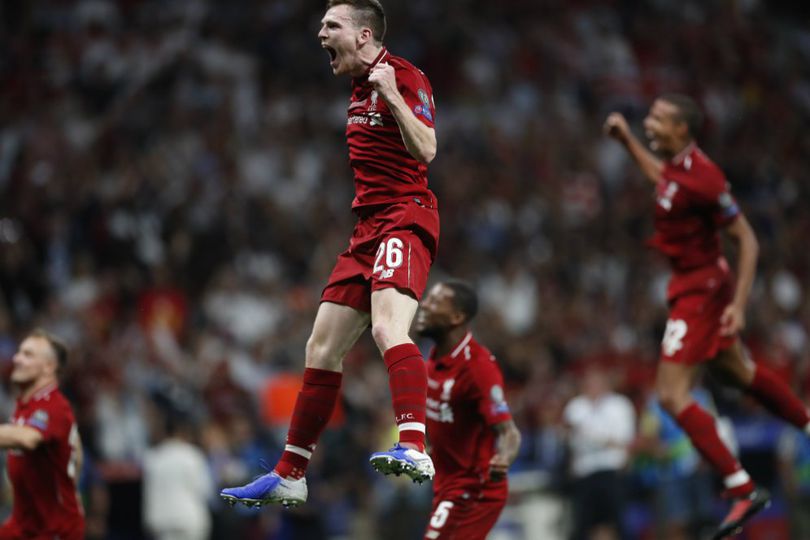 Manchester United vs Liverpool, Robertson Waspadai Kebangkitan Setan Merah