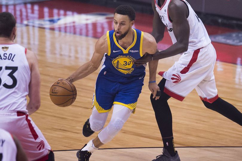 Unggul Setengah Bola, Warriors Menang di Kandang Raptors