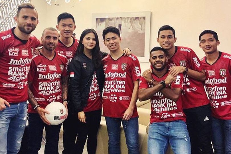 Adelle Tanuri, Putri Cantik Bos Bali United Penyuka Manchester United vs Chelsea Adelle Tanuri, Putri Cantik Bos Bali United Penyuka Manchester United vs Chelsea